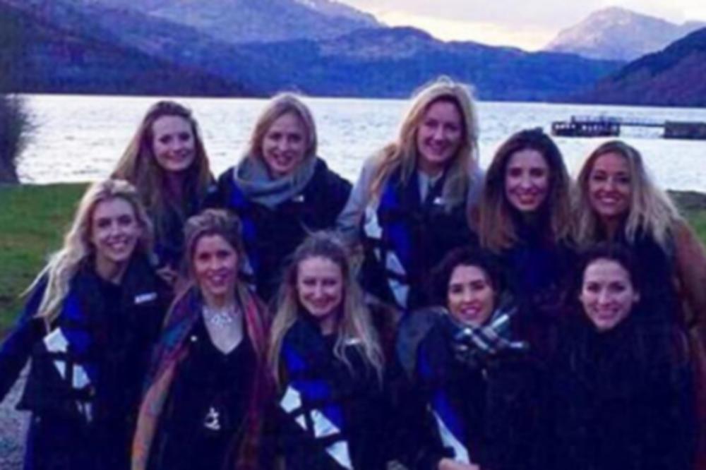 SLIKALE SE PORED JEZERA NA DEVOJAČKOJ VEČERI: Kada su pogledale fotografiju, ODMAH SU POBEGLE SA TOG MESTA! (FOTO)