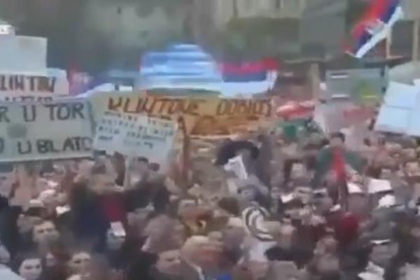 MOŽEŠ DA NAM PU*IŠ KLINTONE! Ova pesma bila je himna NATO BOMBARDOVANJA 1999. i pokazivala je CEO NAŠ PRKOS