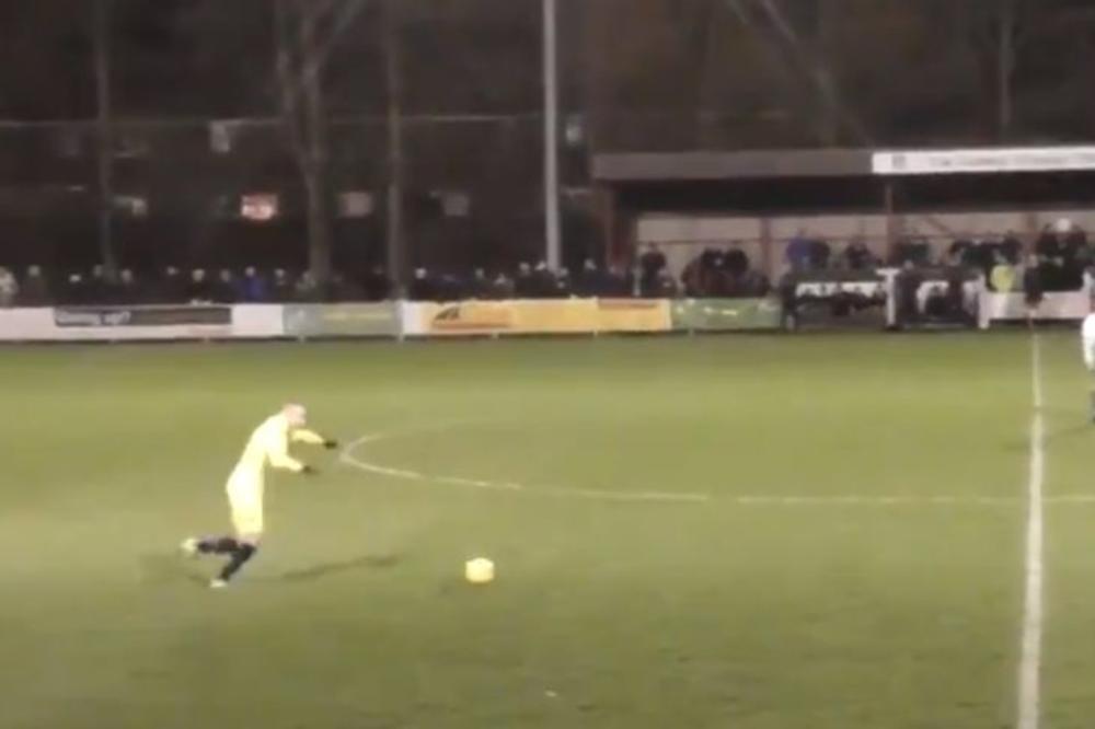 JEDAN OD NAJLUĐIH GOLOVA SEZONE: Golman degažirao loptu kod protivničkog gola, u sledećem momentu je vadio iz svog!