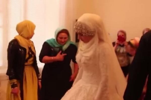 UŽASNI OBIČAJI: Primorali su je da se uda za 30 godina starijeg muškarca koji je već u braku, a EVO KAKO JE PROŠLA!