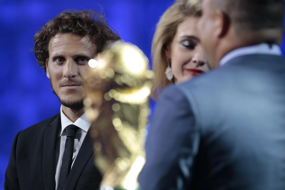 TRANSFER BOMBA TRESE ITALIJU: Dijego Forlan otkrio gde će završiti jedan od najboljih napadača planete!