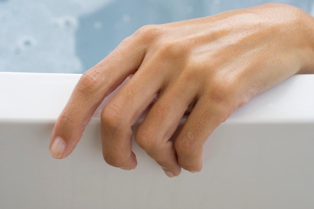 NIKAKO NE DODIRUJTE LAKAT NAKON ŠTO GA UDARITE: Narodno verovanje kaže da to nije uopšte NAIVNO