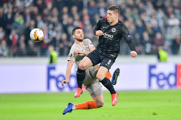 NOVI PREOKRET U TRANSFER SAGI LUKE JOVIĆA: Sportski direktor Ajntrahta otkriva detalje!