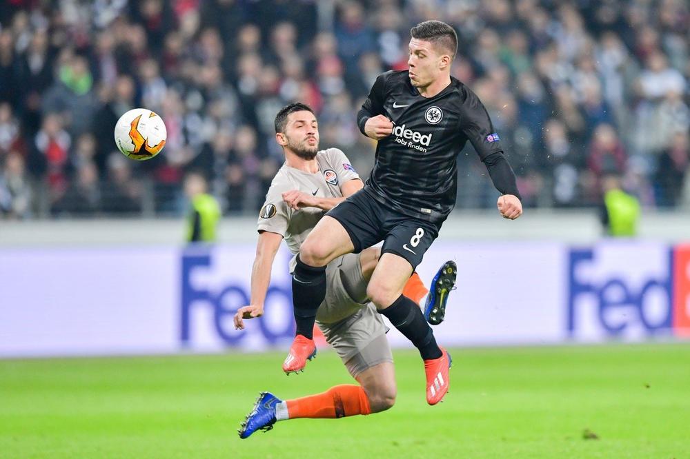 NOVI PREOKRET U TRANSFER SAGI LUKE JOVIĆA: Sportski direktor Ajntrahta otkriva detalje!