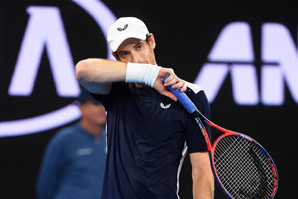 ENDI MARI RASPALIO MAŠTU NAVIJAČA: Prvi put posle operacije viđen sa reketom u ruci!