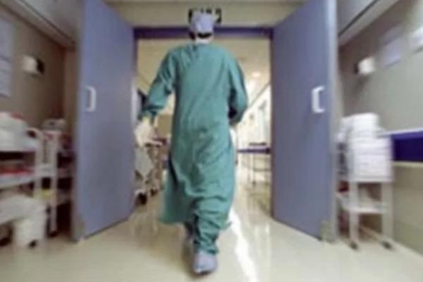 BOLNIČKA ČISTAČICA JE ČULA ZVUKOVE IZ JEDNE SOBE: Kada je saznala ŠTA SE UNUTRA DEŠAVA, ostala je u šoku!