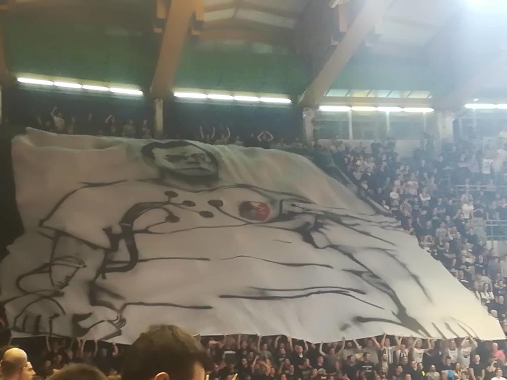 Šetalica sa likom Nebojše Čovića  