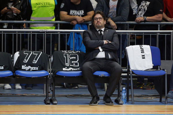 TRINKIJERI OSTAVIO TABLU SA TAKTIKOM DA JE SVI NOVINARI VIDE: Neverovatan detalj pred ABA majstoricu sa Zvezdom!