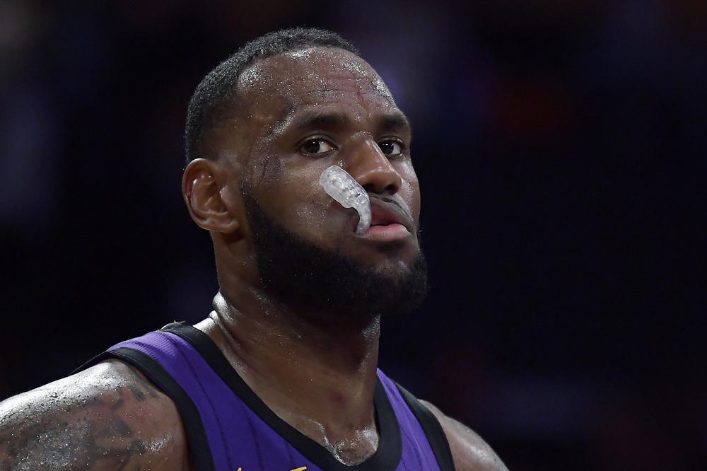 Kraj sezone za Lebrona Džejmsa!