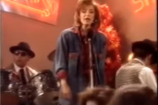 PEVAČICA PREMINULA U 42. GODINI: Bila je najveća zvezda BIVŠE JUGE! Nema ko nije PLAKAO na dan njene SAHRANE!