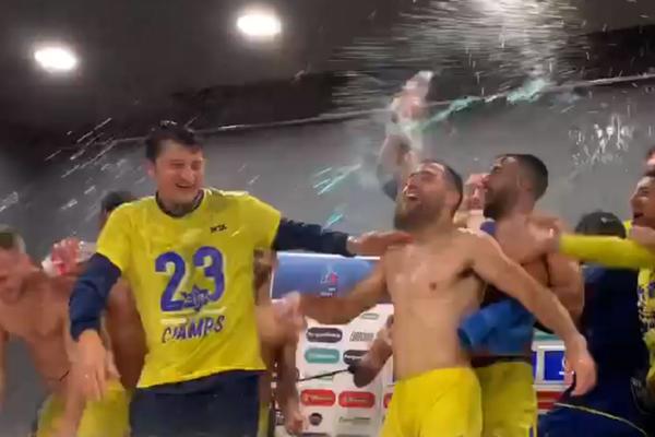 TITULA DVA MESECA PRE KRAJA PRVENSTVA: Slavlje u Tel Avivu, Srbi podigli šampionski pehar!