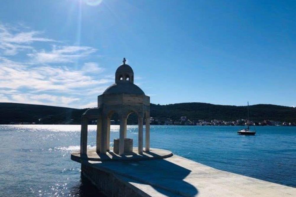 VELIKI SKANDAL U NAJAVI: Krstionica SPC u Tivatskom zalivu se ruši 2. aprila