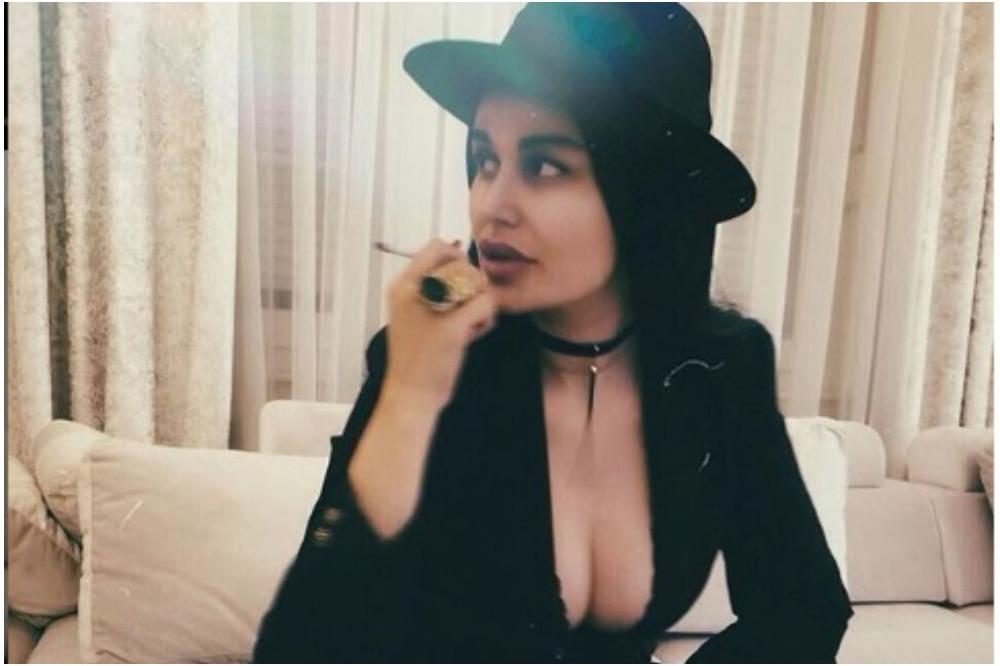 PEVAČICA OBJAVILA EKSPLICITNI SNIMAK: Indi isturila BUJNE GRUDI u prvi plan, pa izvela performans! (VIDEO)