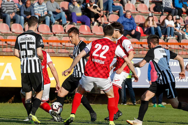 NIJE SAVO DEDA MRAZ, PARTIZAN JE ČETVRTI: Crno-beli izgubili i u Kruševcu, Napredak mogao i ubedljivije da slavi!