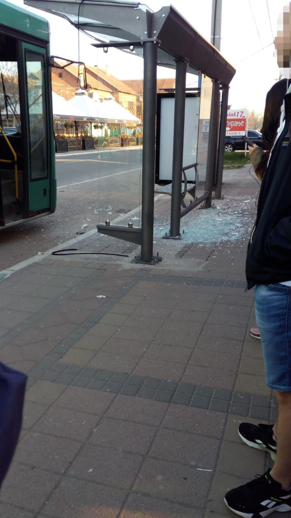 Saobraćajna nesreća na autobuskoj stanici   