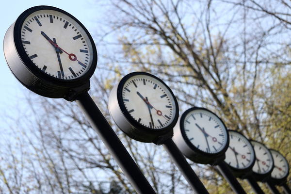 ZIMSKO RAČUNANJE POČINJE U NEDELJU, DOKTORI UPOZORAVAJU: Zbog pomeranja sata ugroženo na hiljade ljudi