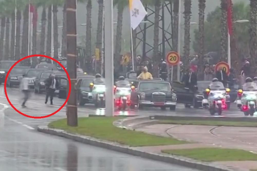 POJURIO JE KA PAPINOM VOZILU! Mladić izazvao PANIKU, a onda je otkrivena PORUKA koju je hteo da preda!