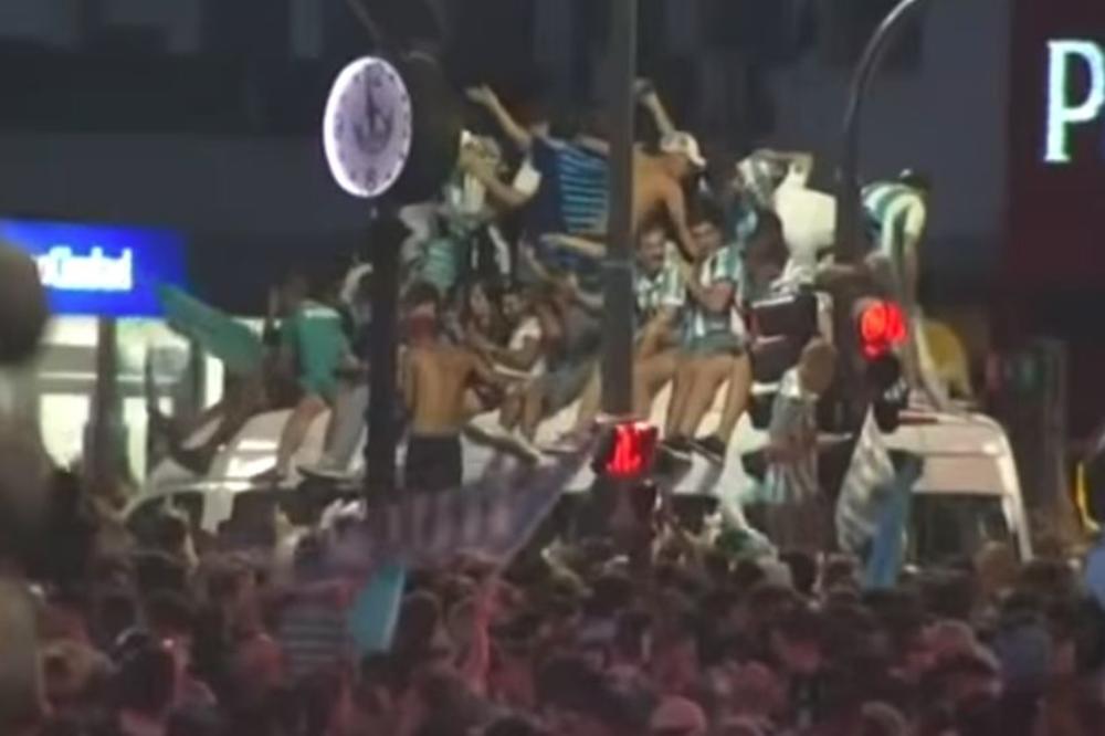 NAJBIZARNIJA PROSLAVA TITULE IKADA: Iskopao pokojnog dedu, pa sa njegovom lobanjom lumpovao do kasno u noć!