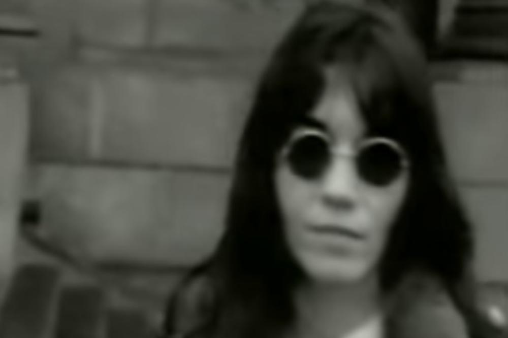 UMRLA JE OD SIDE, KAO BESKUĆNICA U BORČI: Bila je najveća zvezda SFRJ, a onda je KRENULA putem PAKLA DROGE!