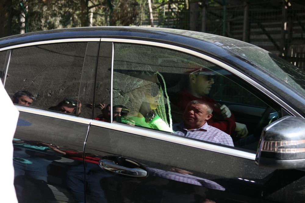 JK ZGRANULA JAVNOST NOVIM IMIDŽOM: Odsekla kosu zbog tuge za majkom, A SAD JOJ NA GLAVI IZNIKLO OVO!