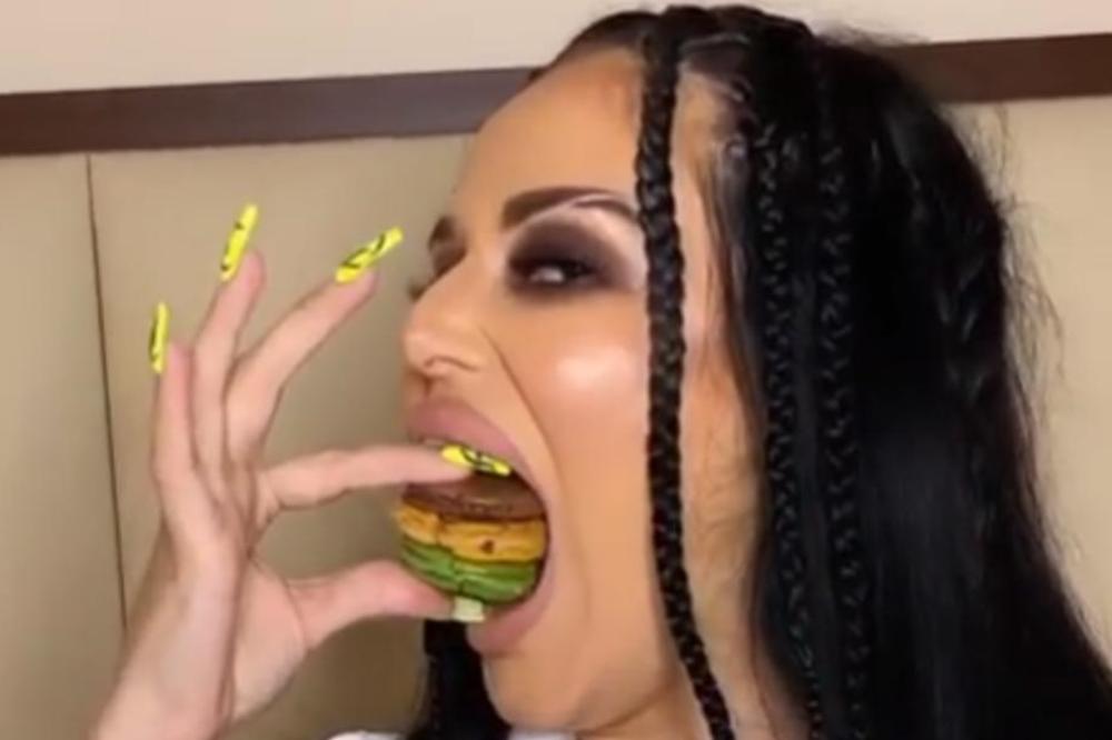 NE PRESTAJE DA PROVOCIRA MUŠKARCE: Posle ovog snimka stizale su BEZOBRAZNE PONUDE! Buba Koreli joj prvi poslao OVO!