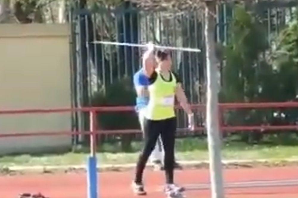 NAŠA ANDRIANA JE NAJBOLJA NA SVETU: Čudo od deteta srušilo dva svetska rekorda, a tek joj je 15 godina!