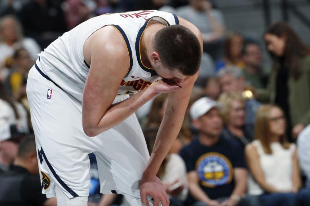 JOKIĆ JE SAV U OGREBOTINAMA I MODRICAMA! TOLIKO GA BIJU! Majka mu pomaže da mu brže zarastaju rane od batina!