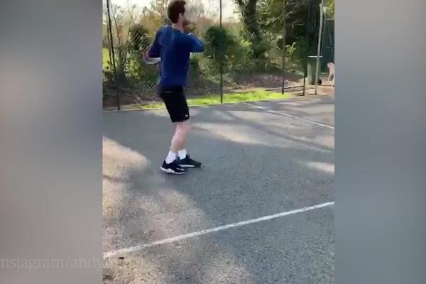 PRVI PUT SA REKETOM U RUKAMA: Endi Mari objavio snimak s treninga posle ugradnje veštačkog kuka!