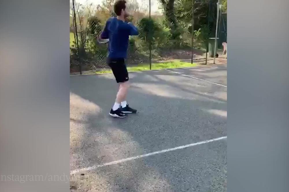 PRVI PUT SA REKETOM U RUKAMA: Endi Mari objavio snimak s treninga posle ugradnje veštačkog kuka!