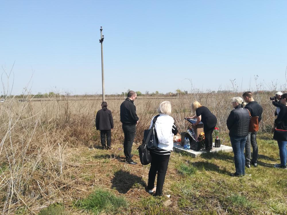 Kuma Vera briše spomen ploču Jeleni Marjanović