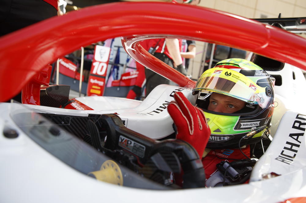 SCENA OD KOJE PODILAZE ŽMARCI I OČI SE NAPUNE SUZAMA: Šumaher ponovo za volanom Ferarija!