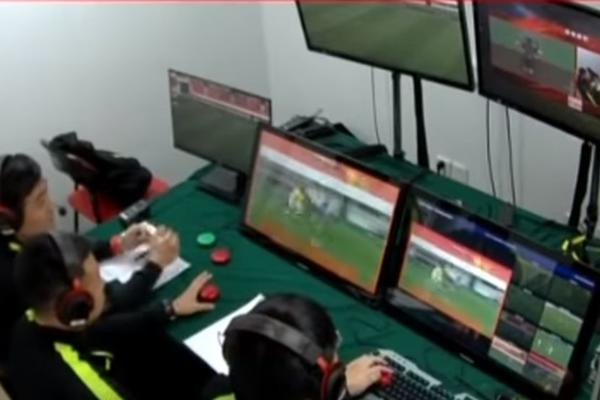 ONO KAD NI VAR NIJE DOVOLJNO DOBAR: Sudija se poslužio čudnim načinom da odredi da li je bio ofsajd!