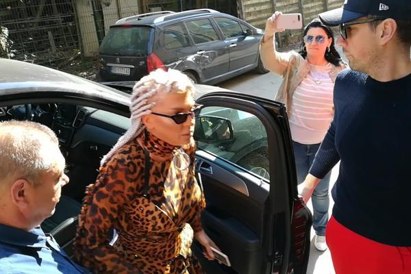 KARLEUŠI ŽIVCI NA IZMAKU! Napravila karambol u studiju, psovala, pa pomenula i LJUBAVNIKA! Kolege je gledale u čudu