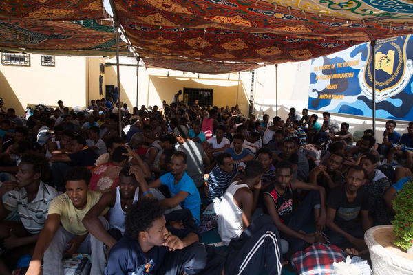 AKO JEDAN POBEGNE I UHVATE GA, OSTALE PRISILJAVAJU DA GA SILUJU: Zatvori za migrante u Libiji su PAKAO NA ZEMLJI