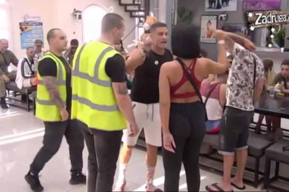 DAVID NASRNUO NA ALEKSANDRU: Histerisao i urlao, nije mogao da se smiri! Obezbeđenje moralo da reaguje! (VIDEO)