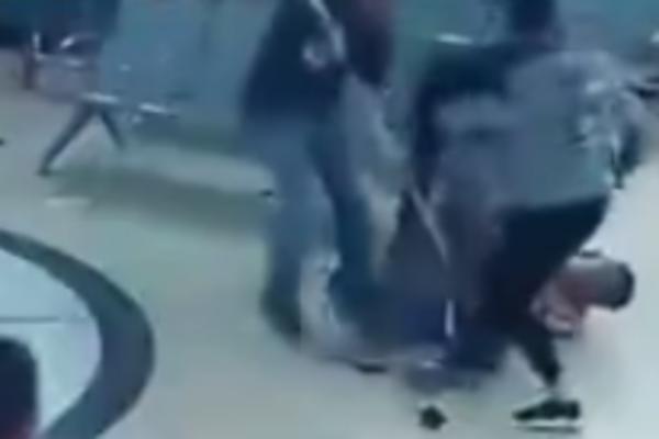 DEDA HEROJ SPREČIO LUDAKA DA UBIJE PARTNERKU: Ono što je uradio je nečuveno! (VIDEO)