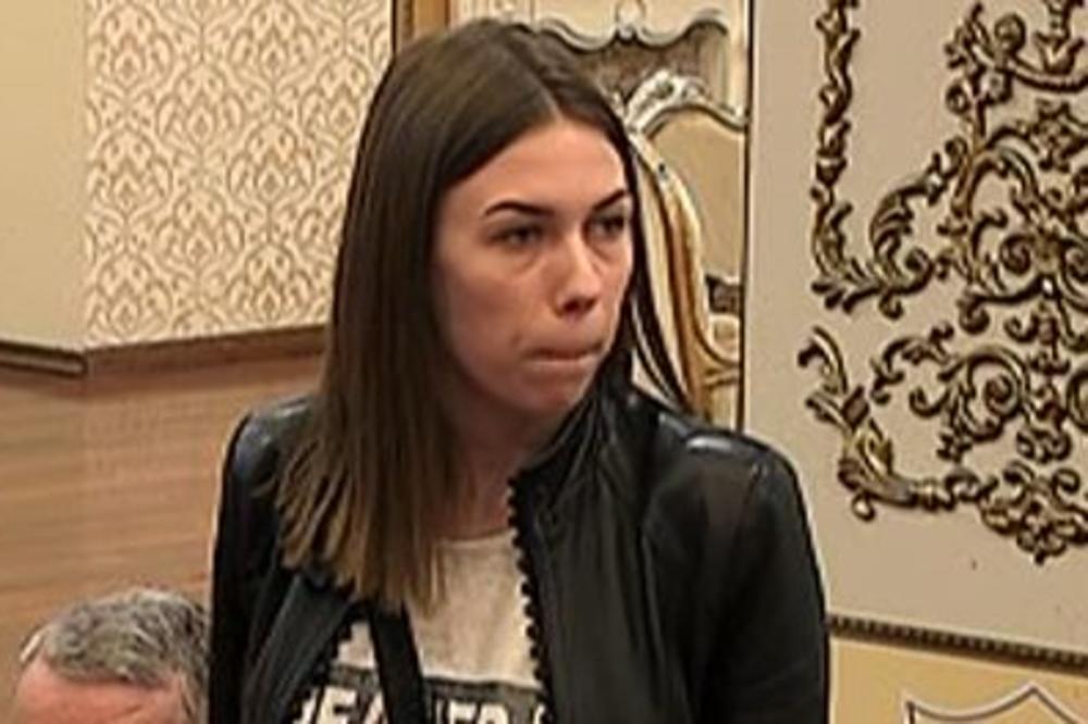 MILIJANA BILA U PARALELNOJ VEZI?! Varala Milojka s čovekom koji joj je OBEĆAO STAN! Božić ZAHTEVA njegovo ime!