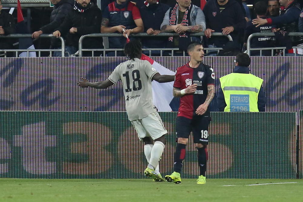 ČITAV MEČ SU GA VREĐALI ZBOG BOJE KOŽE: Klinac iz Juventusa je posle gola stao pred rasiste i gledao ih pravo u oči