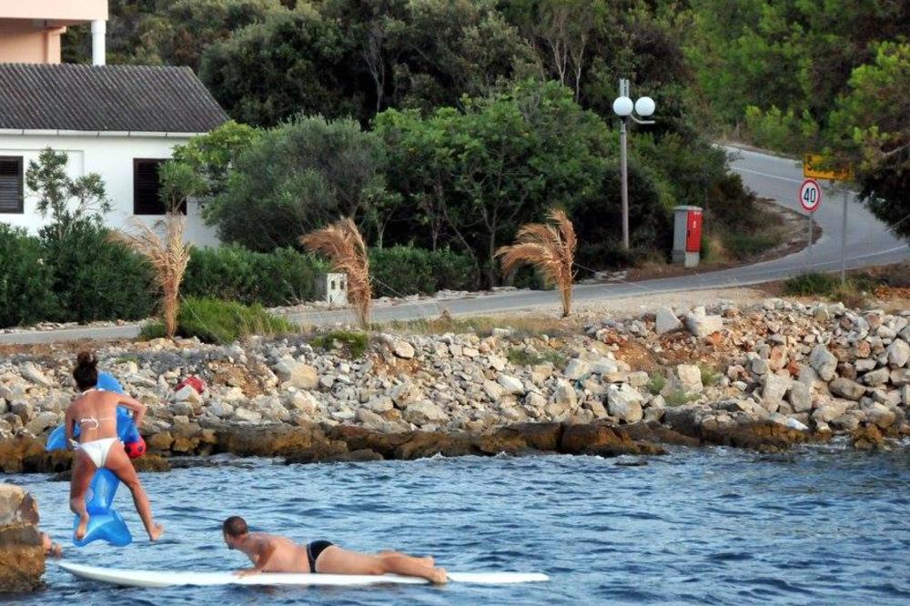 PRELEPO HRVATSKO OSTRVO TRAŽI RADNIKA: Uz lagan posao nude i DVOSOBAN STAN