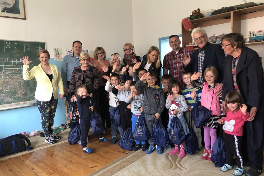 FONDACIJA KARIĆ poklonila računare i knjige za sve škole na KOSOVU I METOHIJI!