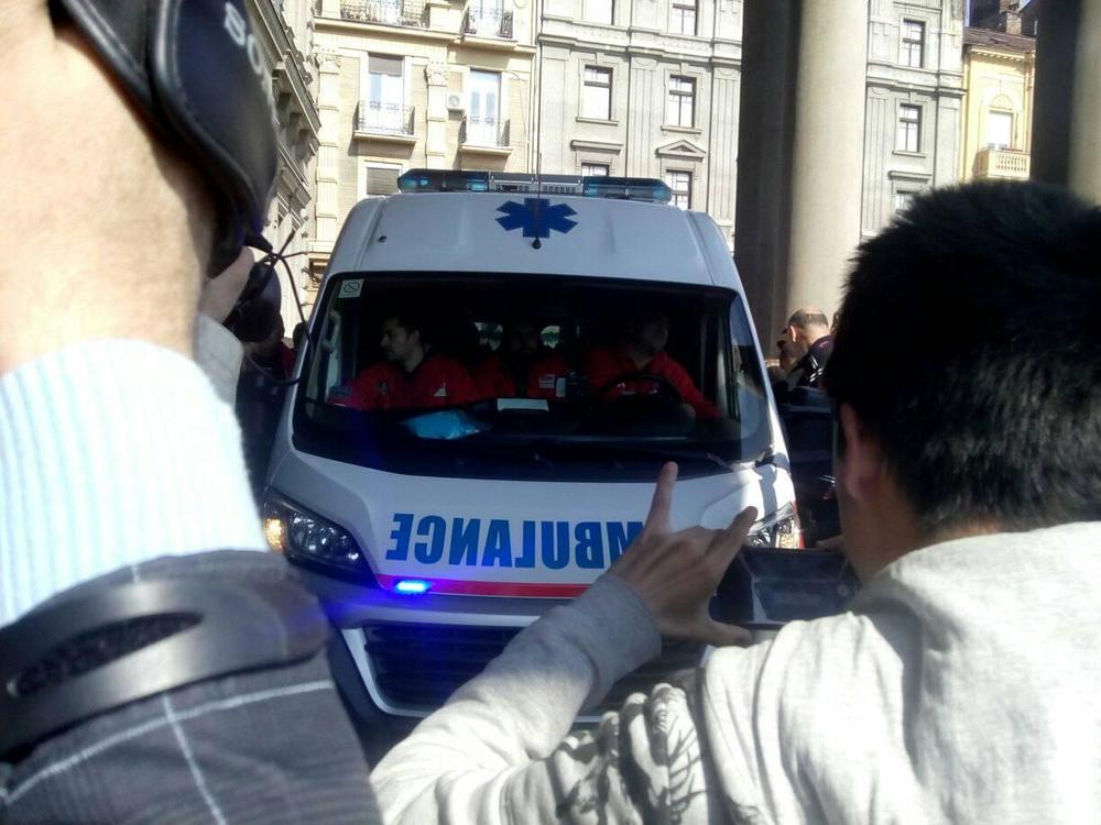 Hitna pomoć ispred Skupštine 