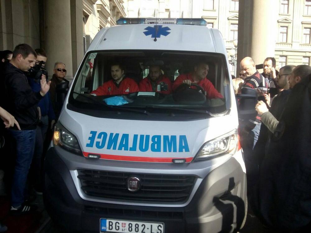 Hitna pomoć ispred Skupštine 