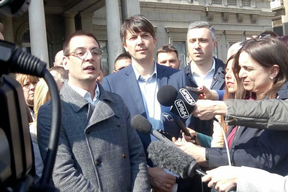 UPRAVO JE U OPŠTINU STARI GRAD UPALO 8 INSPEKTORA! Traže samo jednu osobu - Marka Bastaća!