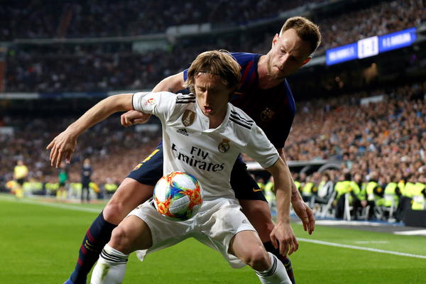 RADOMIR ANTIĆ ŽESTOKO OPLEO PO HRVATU: Ne asistira, ne daje golove, po čemu on zaslužuje takav status?