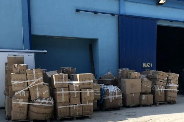 ŠANERI U SUZAMA! Carinici su kod Šida zaplenili 6 tona OVE ROBE (FOTO)