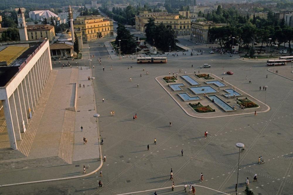 INCIDENT U TIRANI: Srbi napustili skup zbog drskog gesta Prištine