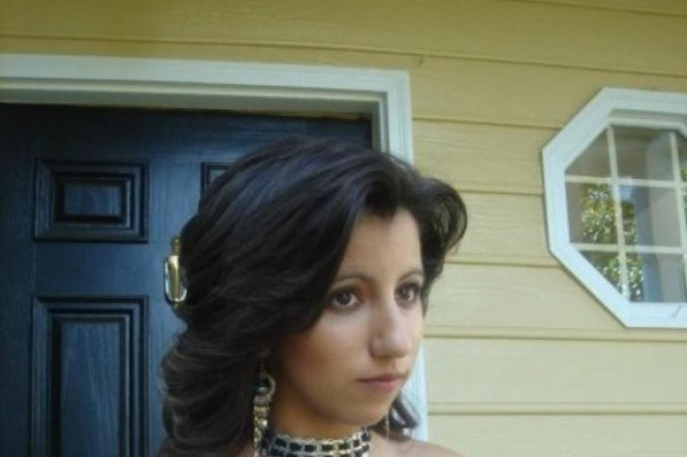 SAMA JE SAŠILA SVOJU MATURSKU HALJINU: Kad su pogledali DONJI DEO, STALA IM JE PAMET! Kako je ovo uspela? (FOTO)