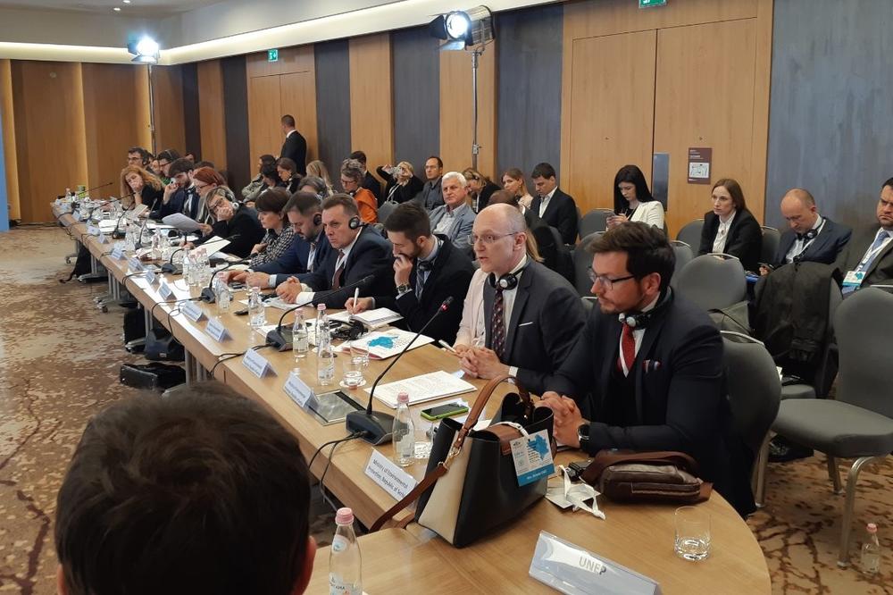 HAOS U TIRANI! Goran Trivan SPREČIO učešće LAŽNE DRŽAVE KOSOVO na konferenciji i to USRED ALBANIJE (FOTO)