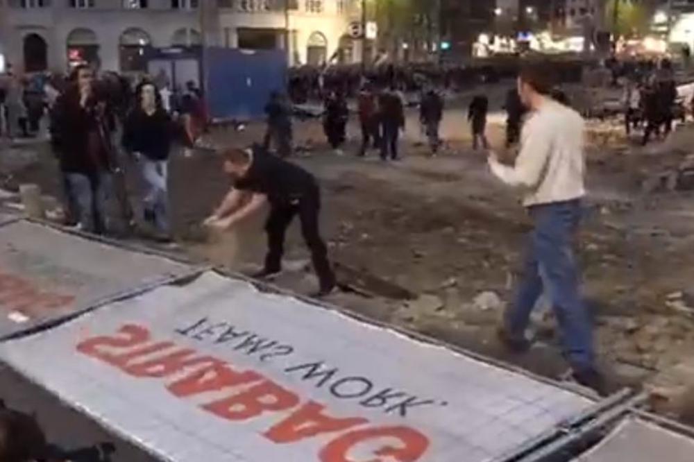 NASILJE I FAŠIZAM U CENTRU BEOGRADA! Austrijanci ŠOKIRANI i UPLAŠENI rušenjem, ovo je NEVIĐENO divljanje!