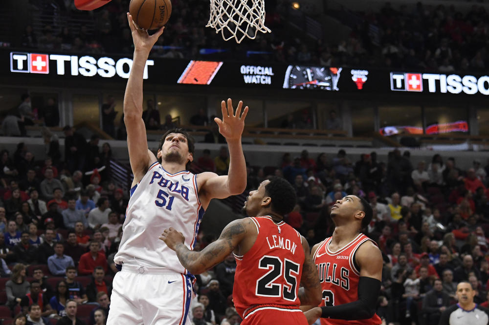 BOBI PRVO UPLAŠIO PROTIVNIKA, PA POKAZAO KOŠARKAŠKO UMEĆE: Filadelfija demolirala Čikago!